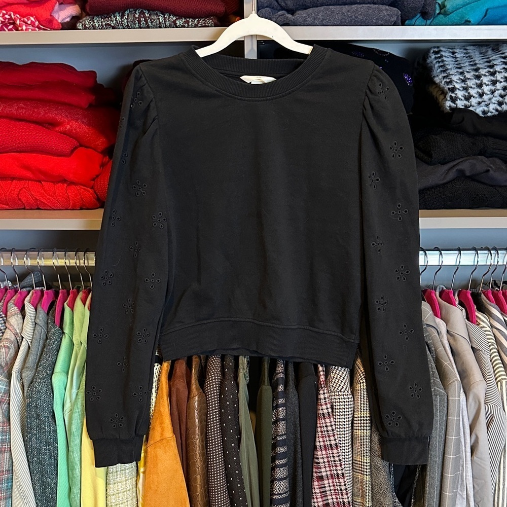 H&M black long eyelet sleeve crew neck sweatshirt size S